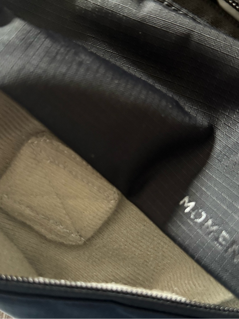 Moment 2L Minimalist Camera Sling Bag - Picture 4 of 11